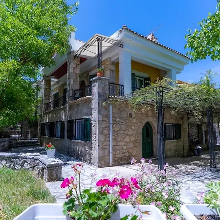 Two Traditional Houses In Lefkada Casa vacanze Asprogerakata